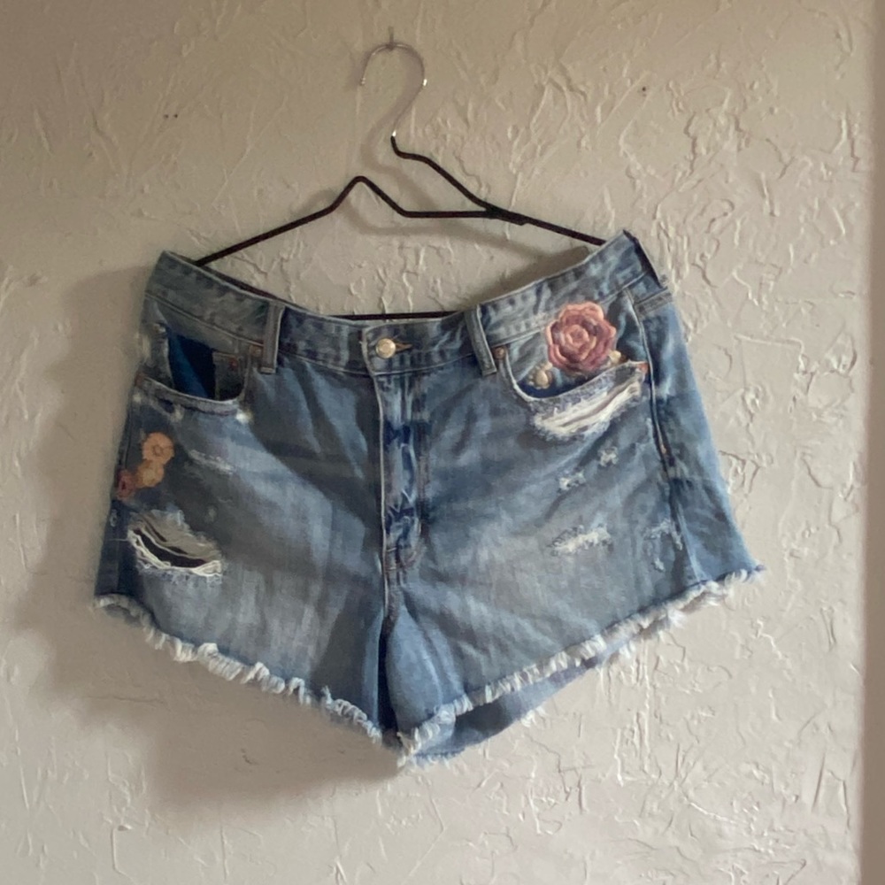 American Eagle Hi Rise Festival Shorts